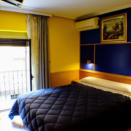 โอสตัล บ็อกเซส Hotel โตเลโด ภายนอก รูปภาพ