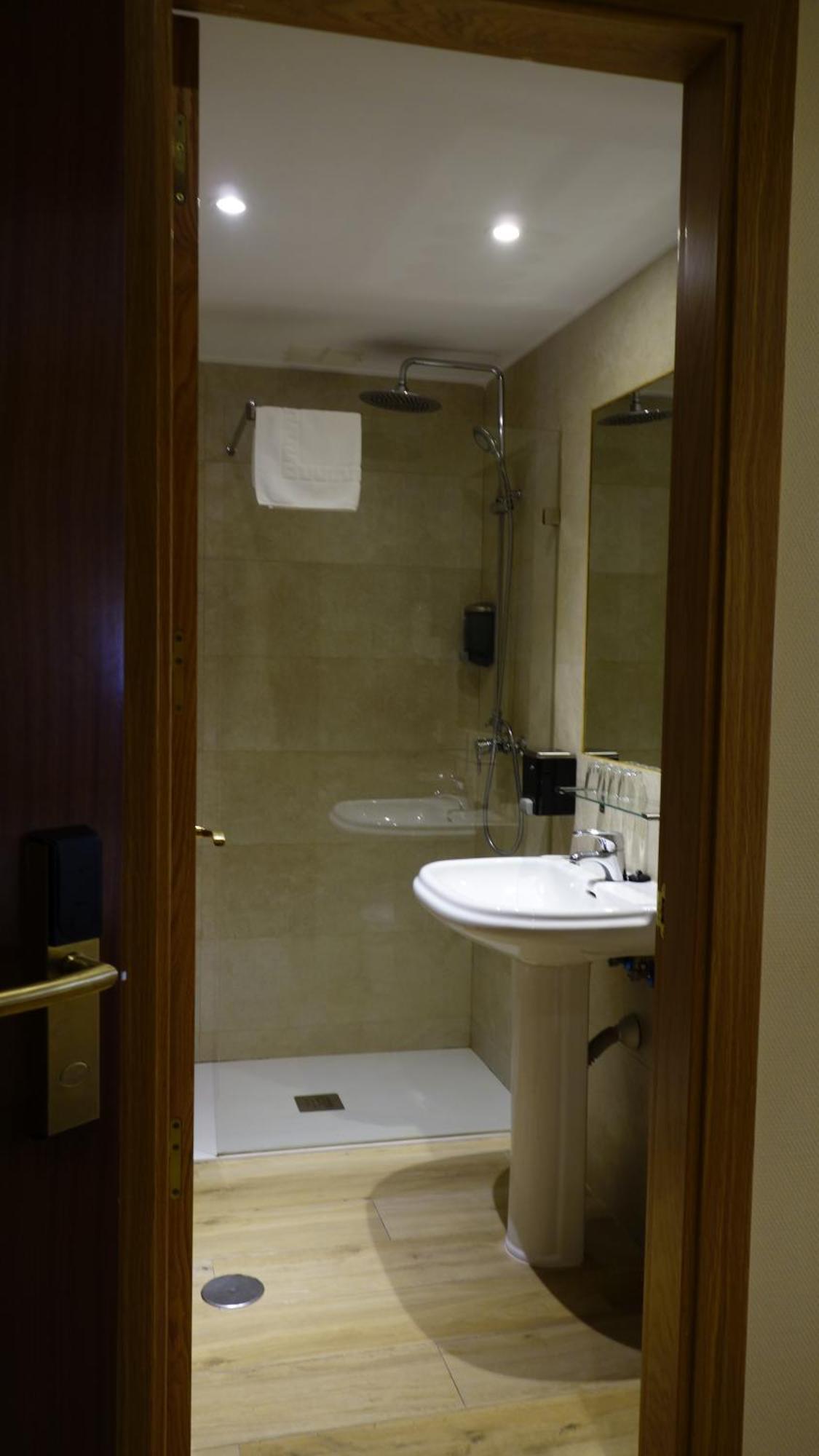 โอสตัล บ็อกเซส Hotel โตเลโด ภายนอก รูปภาพ