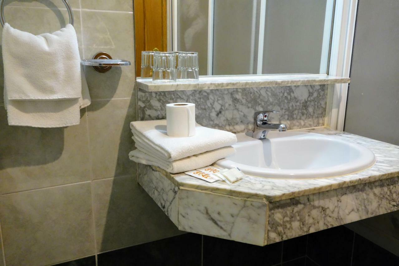 โอสตัล บ็อกเซส Hotel โตเลโด ภายนอก รูปภาพ
